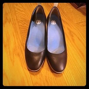 Betabrand Size 5 black wedge